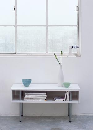 オーディオ機器の魅力を引き立てる無垢な素材の家具とは？